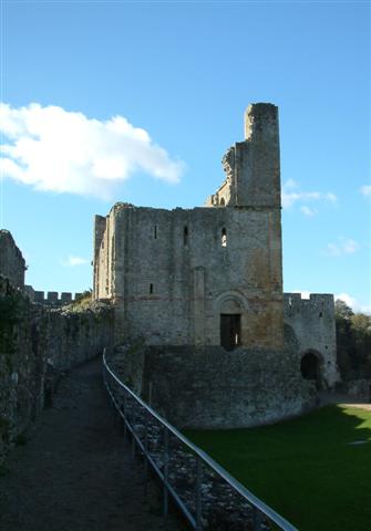 [Chepstow+castle+tower+(Small).jpg]