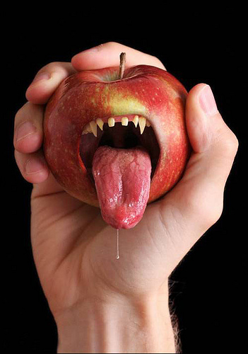 [apple+mouth.jpg]