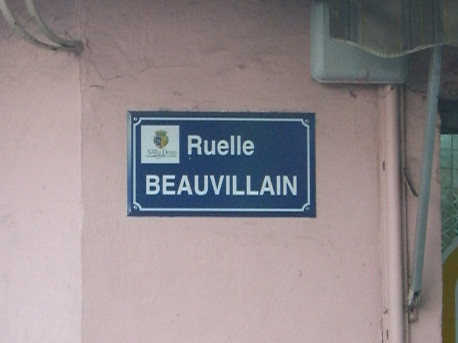[Ruelle+Beauvillain+(Saint-Denis+de+la+Réunion).JPG]