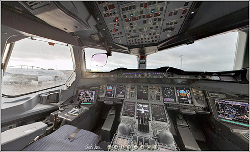 [cockpit-380-panorama.jpg]
