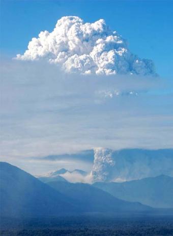 [volcan_Chaiten_sur_Chile_entra_erupcion+Reuter.jpg]