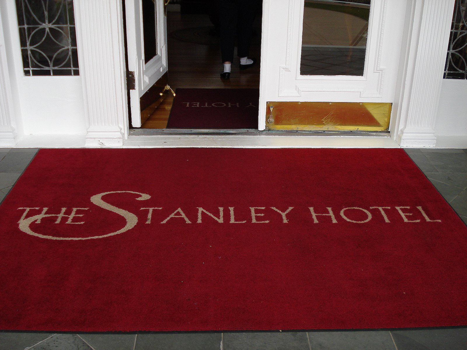 [Stanley+Hotel+Entry.JPG]