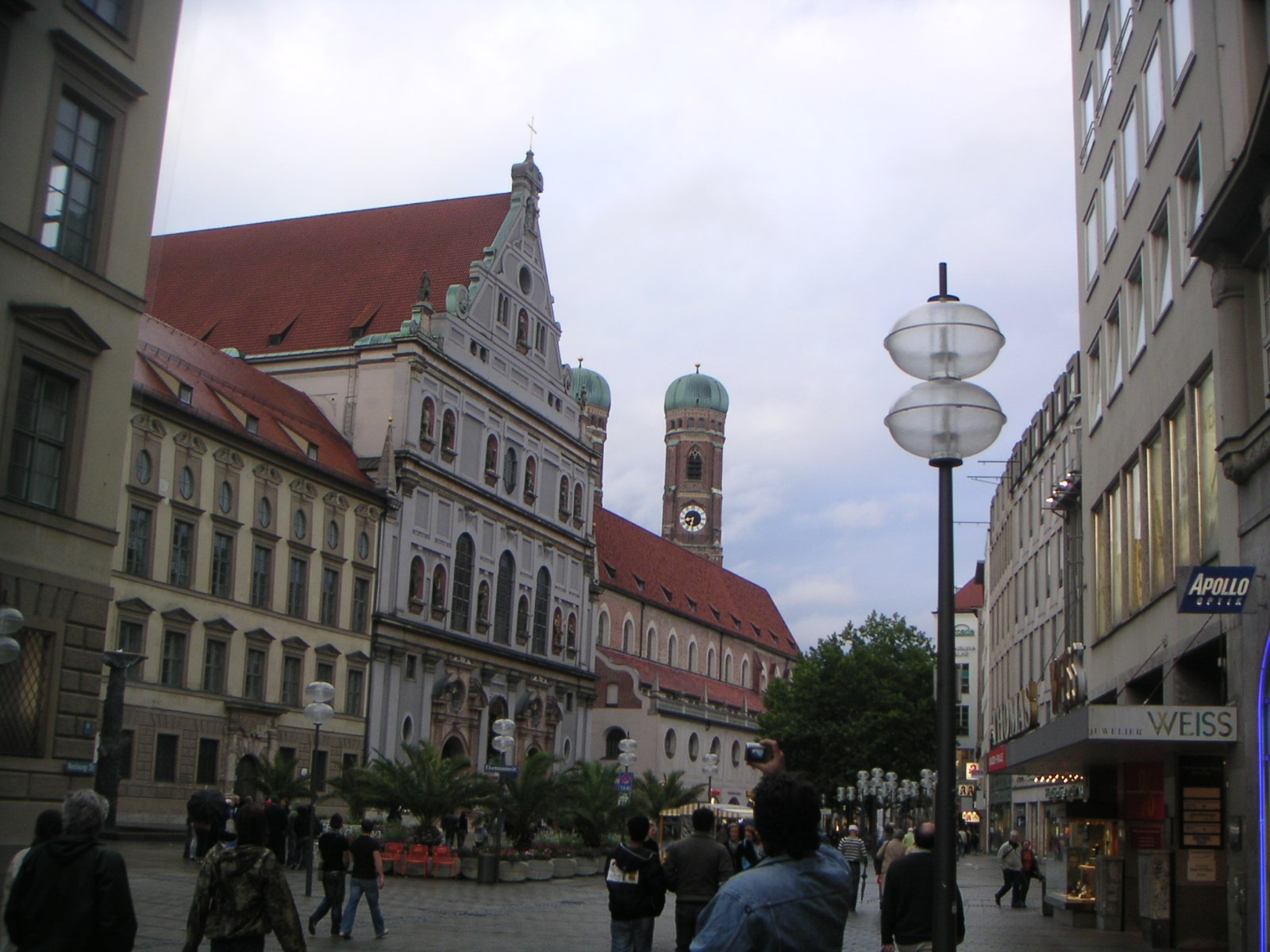 [Munich+street.jpg]
