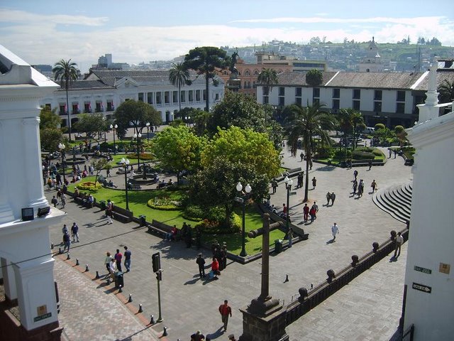 [Quito+-+Plaze+Grande.JPG]