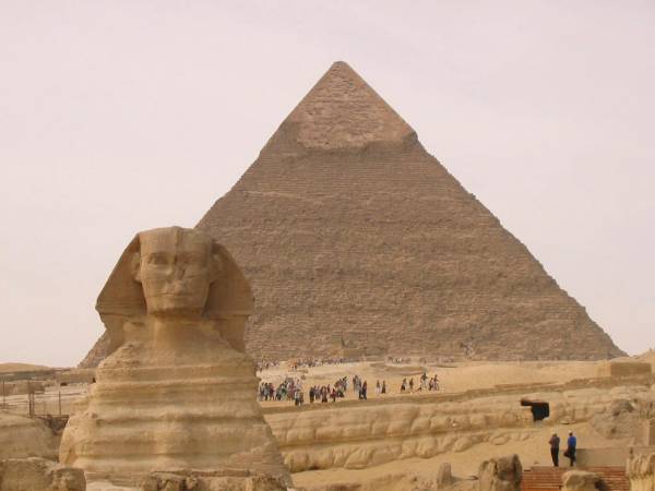 [015_sphinx_and_the_pyramid.jpg]