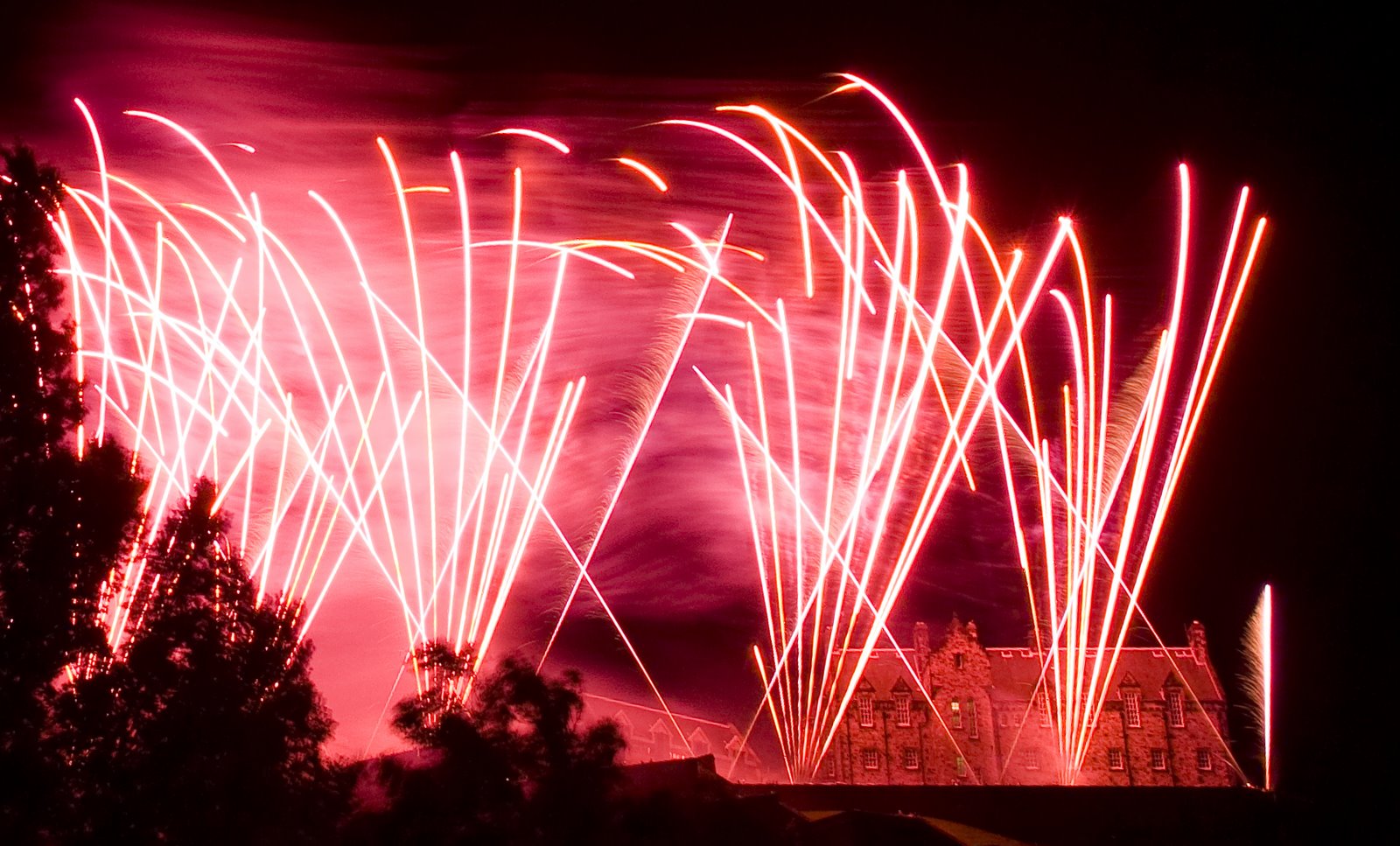 [edinburgh+fireworks3.jpg]