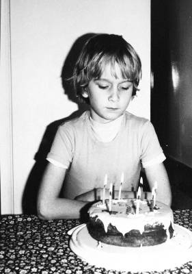 [29.+March+4th+1976.+Jamie+and+birthday+cake..jpg]
