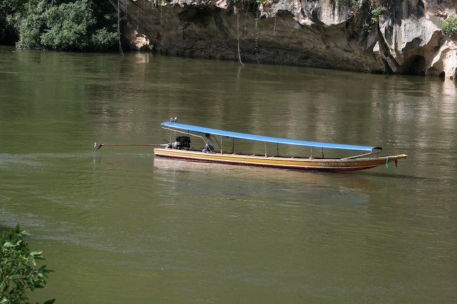[River+boat.jpg]