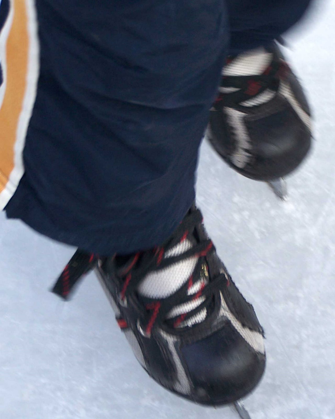[ice-skating-2.jpg]