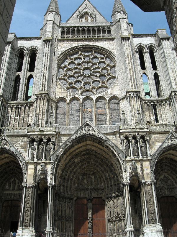 [Chartres+-+Apostles+Door+maybe.JPG]
