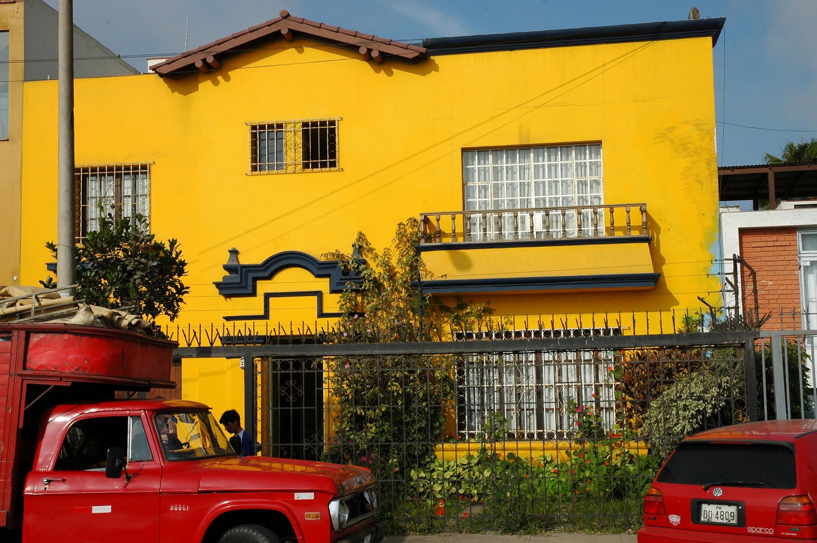 [yellow+house+red+truck.jpg]