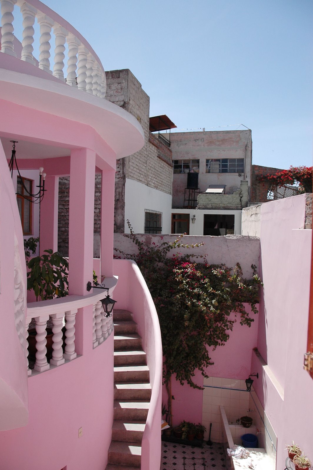 [pink+casa+arequipa.jpg]