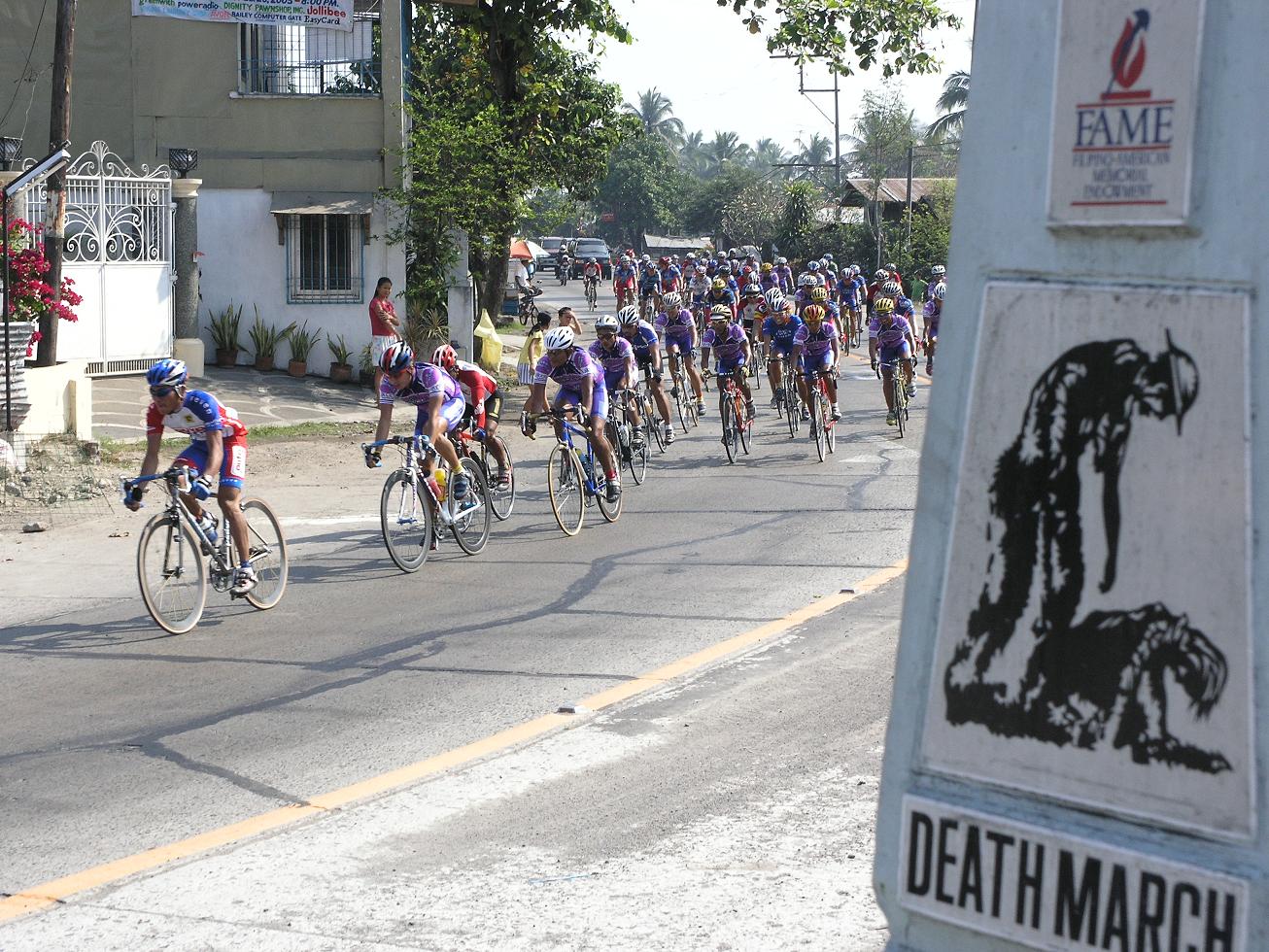 [peloton+passing+the+Death+March+Station.JPG]
