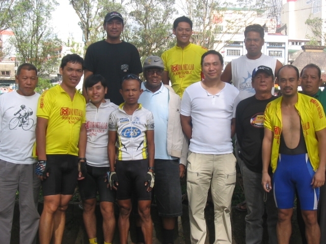 [with_the_organizers_and_race_marshalls__baguio_finish_stage_3.JPG]