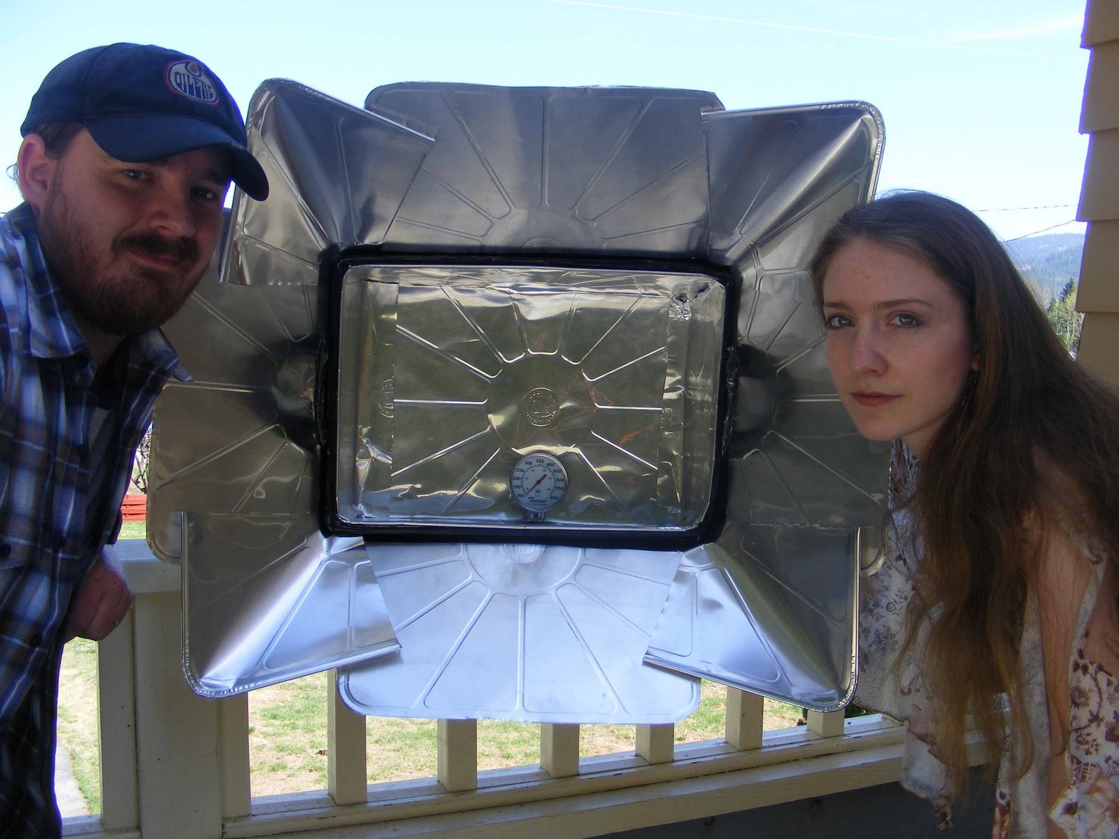 [Craig+and+Layla+Baird+with+solar+cooker+1.jpg]