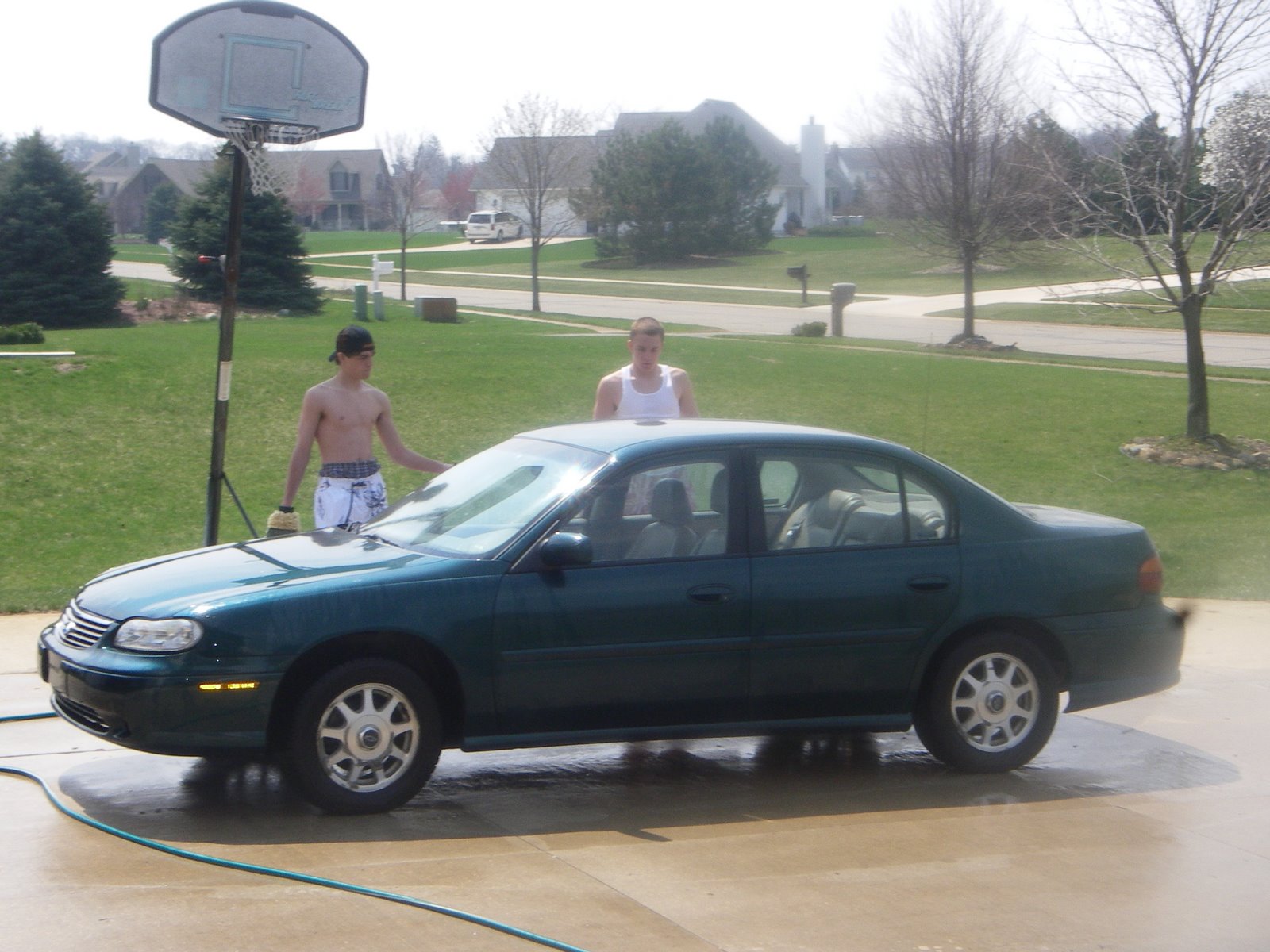 [Zach+lost+a+bet+to+his+dad+and+had+to+wash+the+car08+005.jpg]