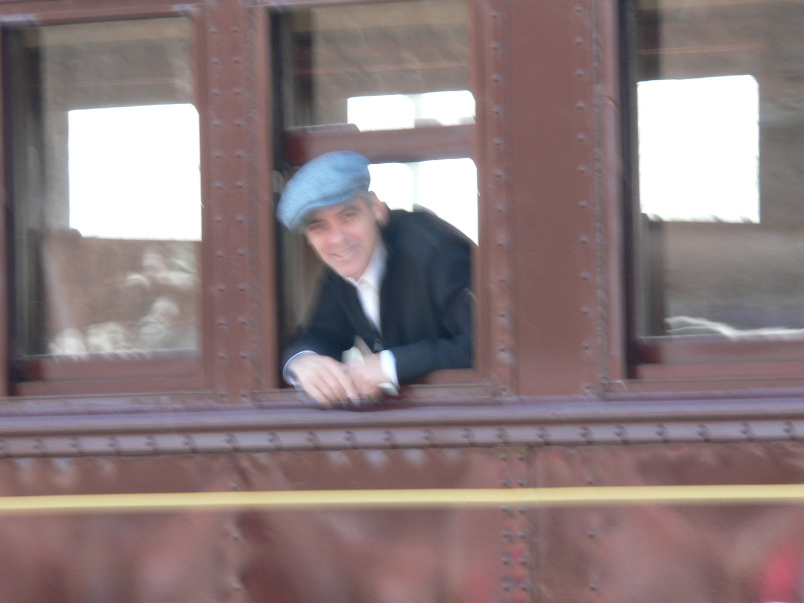 [P1000421+-+Clooney+on+a+train.JPG]