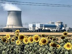 [250px-Nuclear_Power_Plant_2.jpg]
