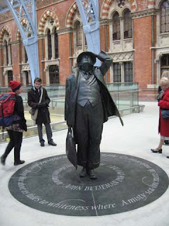 Betjeman statue at St Pancras