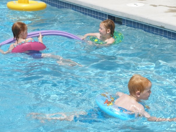 [kids+swimming2.jpg]