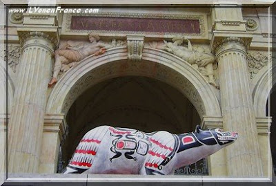 Photos : Des ours et des lions dans les rues de Lyon ! Biennale%20des%20ours%20andré%20michel%20québec%20palais%20du%20commerce
