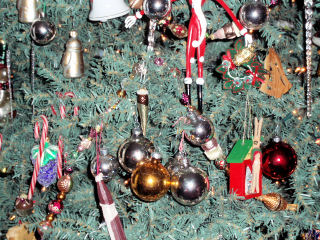 [ornament+pile2.jpg]
