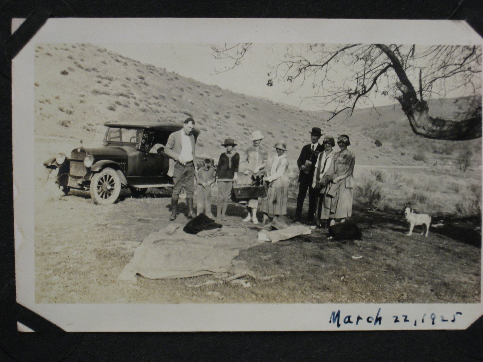 [1920's+picnic.JPG]