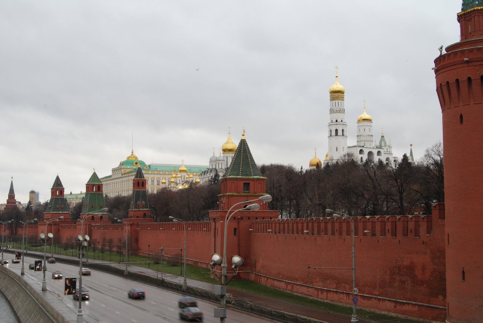 [View+of+Kremlin+from+River.JPG]