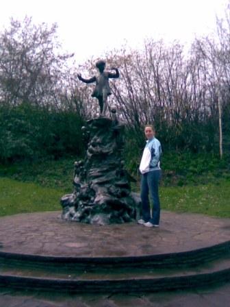 [Peter+Pan+statue+-+Hyde+Park.jpg]