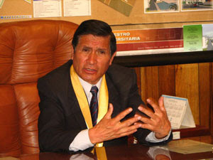 PRECISIONES. El rector de la UPLA, Dimas Fernández desmintió los rumores