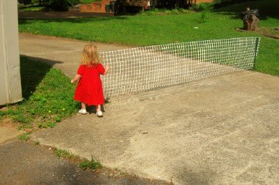 [how-to-build-temporary-driveway-gate-for-kids.jpg]