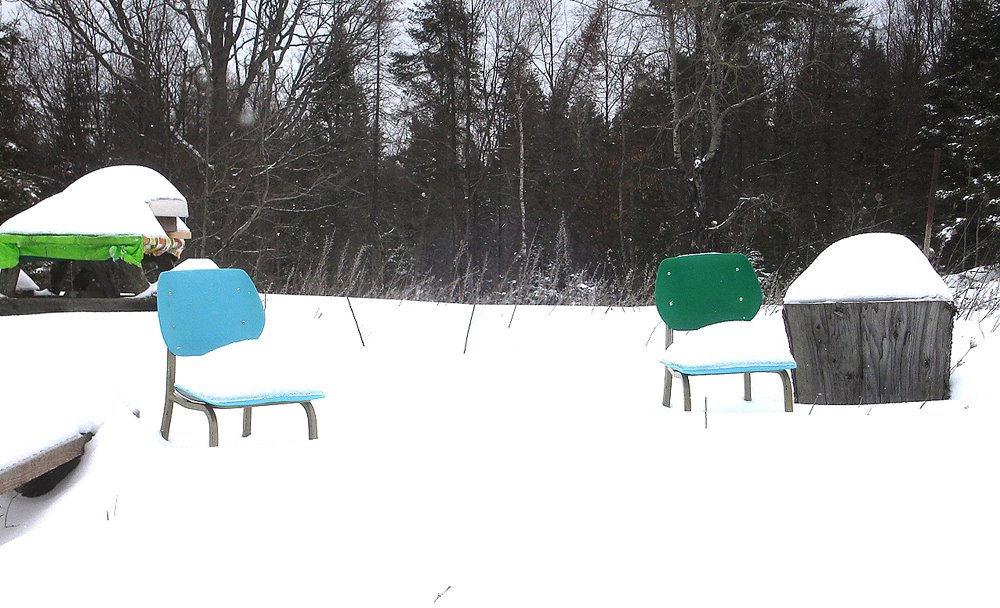 [bluefrog-schoolchairs.jpg]