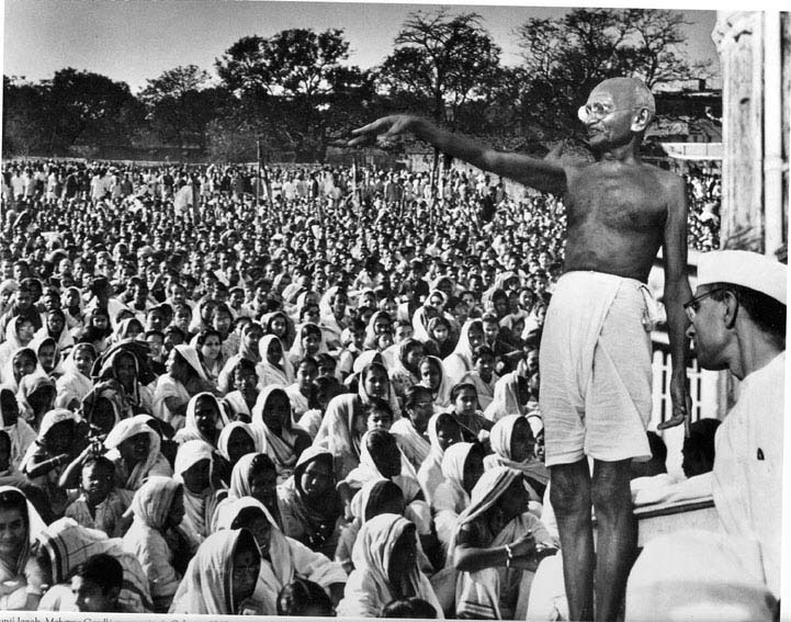[force-mp-gandhi20and20crowd1.jpg]