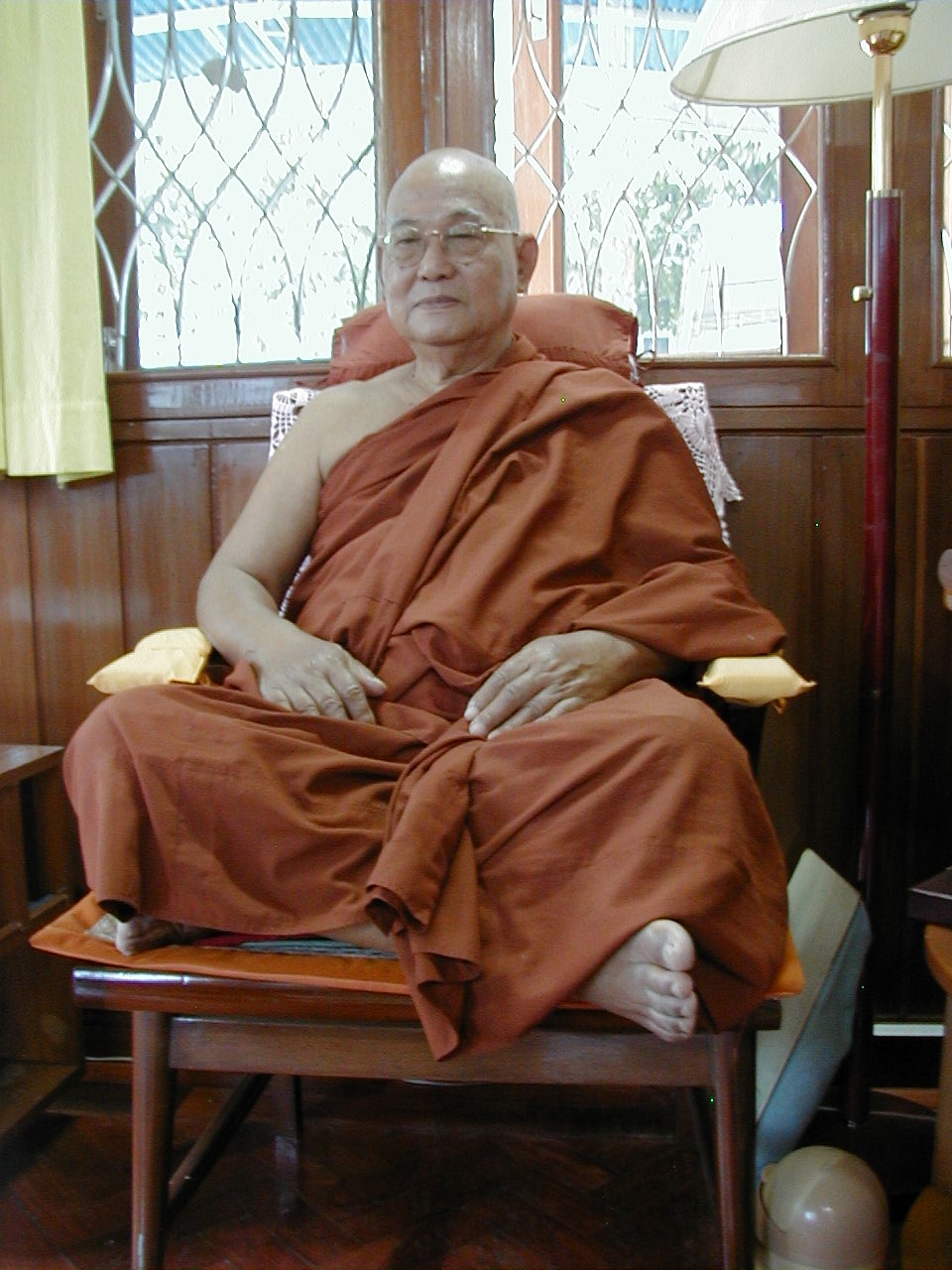 Sayadaw U Pandita in his kuti 2004