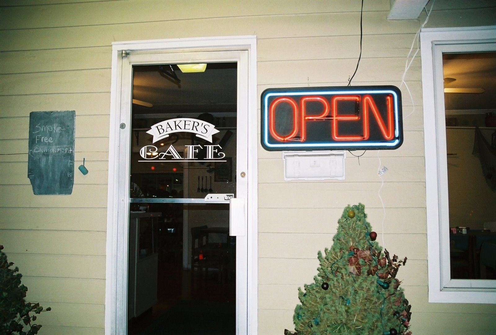 [Bakers+Cafe,+Front+Door.JPG]