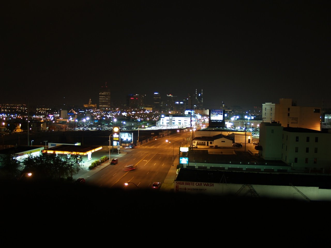 [Overlooking+Nashville+from+Hotel+Indigo+5.JPG]