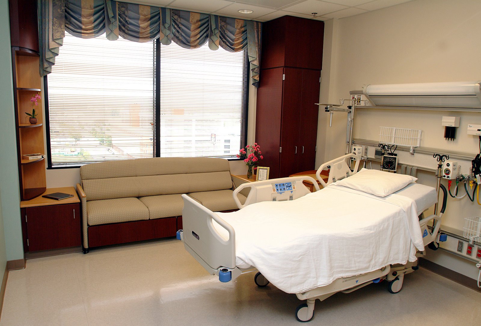 [hospital+bed.jpg]