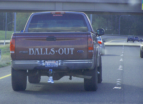 [she+drives+with+her+balls+out.jpg]