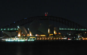 [Sydney+Harbor+Bridge+and+Opera+House+Earth+Hour+2007.jpg]