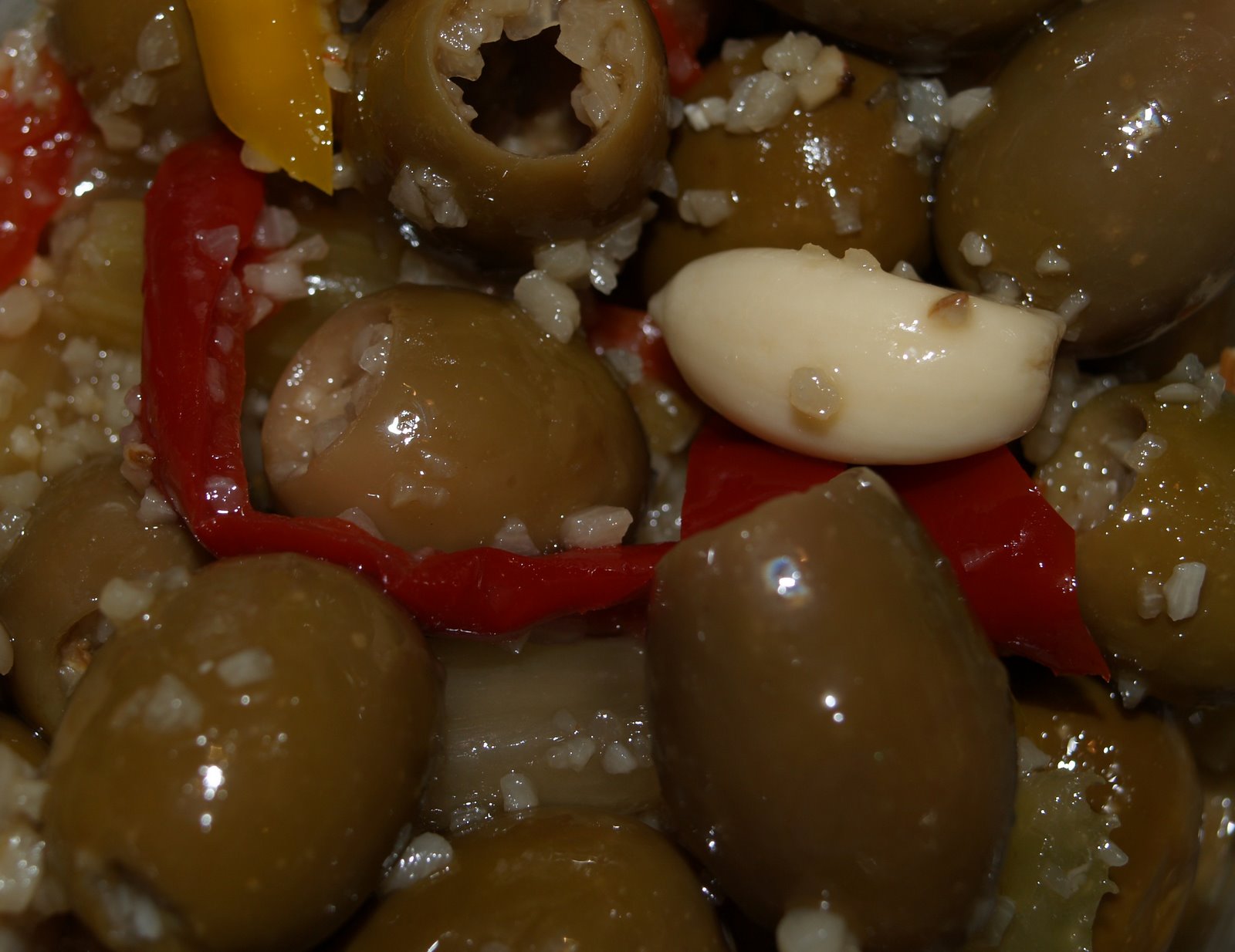 [Garlic+Olives.jpg]