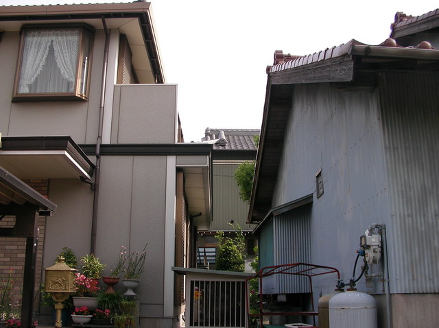 [typical+japanese+house+in+suburds.jpg]