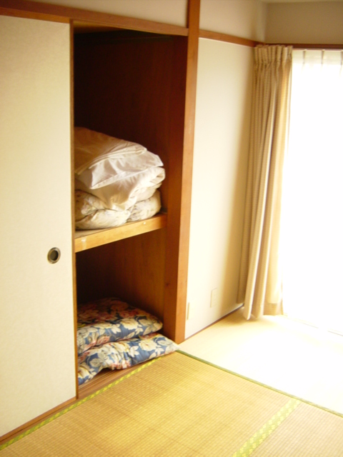 [Closets+where+I+can+put+my+futon+and+comforter.jpg]