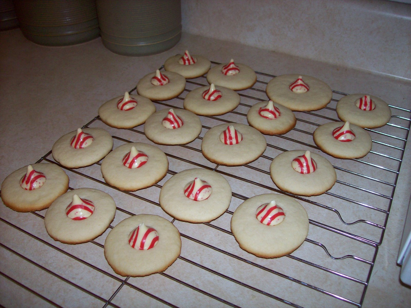 [candycanekisses.sugarcookies.2007+002.jpg]