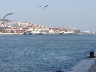 [Lisboa+-+Vista+da+doca+de+Alcantara.jpg]