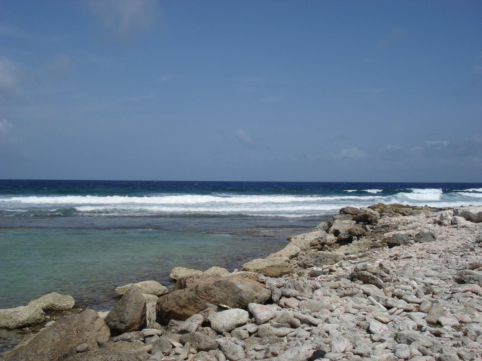 [Sea+breaking+at+Bonaire+shoreline.JPG]