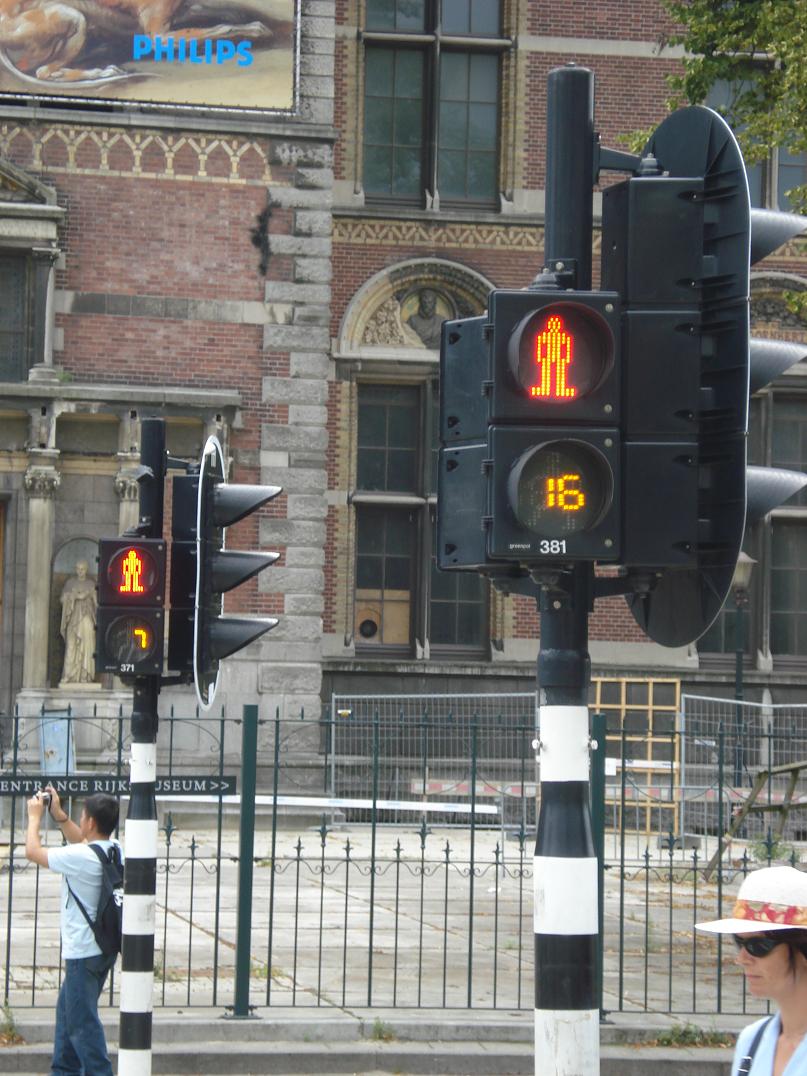 [Amsterdam+2008+08+02+009+traffic+lights.jpg]