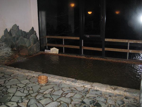 [06+Indoor+hot+springs+bath.jpg]