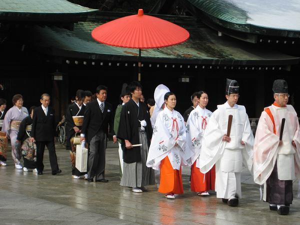 [02+Meiji+Shrine+wedding+1+with+umbrella.jpg]