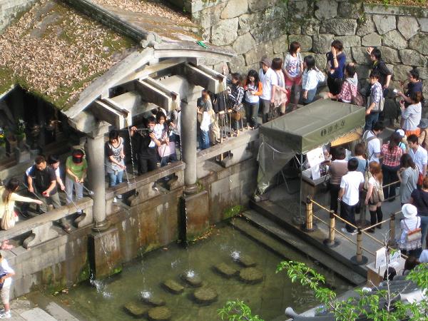 [06+Kiyomizu-dera+Water.jpg]