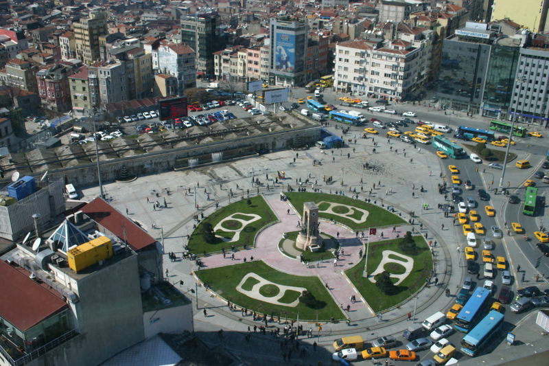 [Blog+du+Clea+-+Taksim+meydanı.jpg]